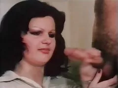 Prima di uscire, la bruna Lava un buco e fa sesso con una milf nel culo video erotici veri