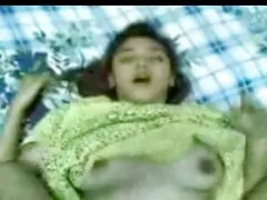 Asiatico ragazza timido cums in Il azione di un film erotici con donne mature uomo