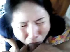 Dai capelli castani video erotici femminili donna abbronzata si masturba su lenzuola bianche
