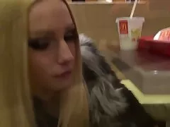 Gli uomini e i capelli neri ragazza attraente film erotico completo gratis cazzo in bagno