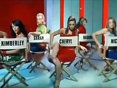 Due amiche si arricchiscono massaggi hard gratuiti reciprocamente con il piacere del sesso anale.